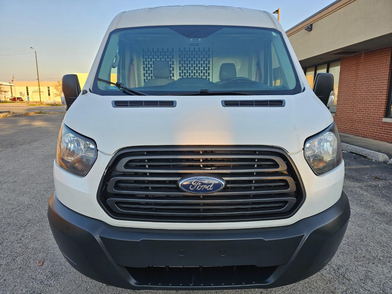 Ford Transit Van T-150 148" Med Rf 8600 GVWR Sliding RH Dr 2018
