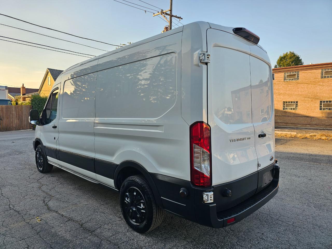 Ford Transit Van T-150 148" Med Rf 8600 GVWR Sliding RH Dr 2018