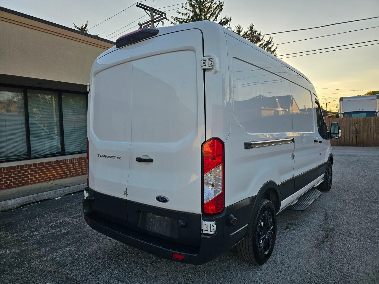 Ford Transit Van T-150 148" Med Rf 8600 GVWR Sliding RH Dr 2018