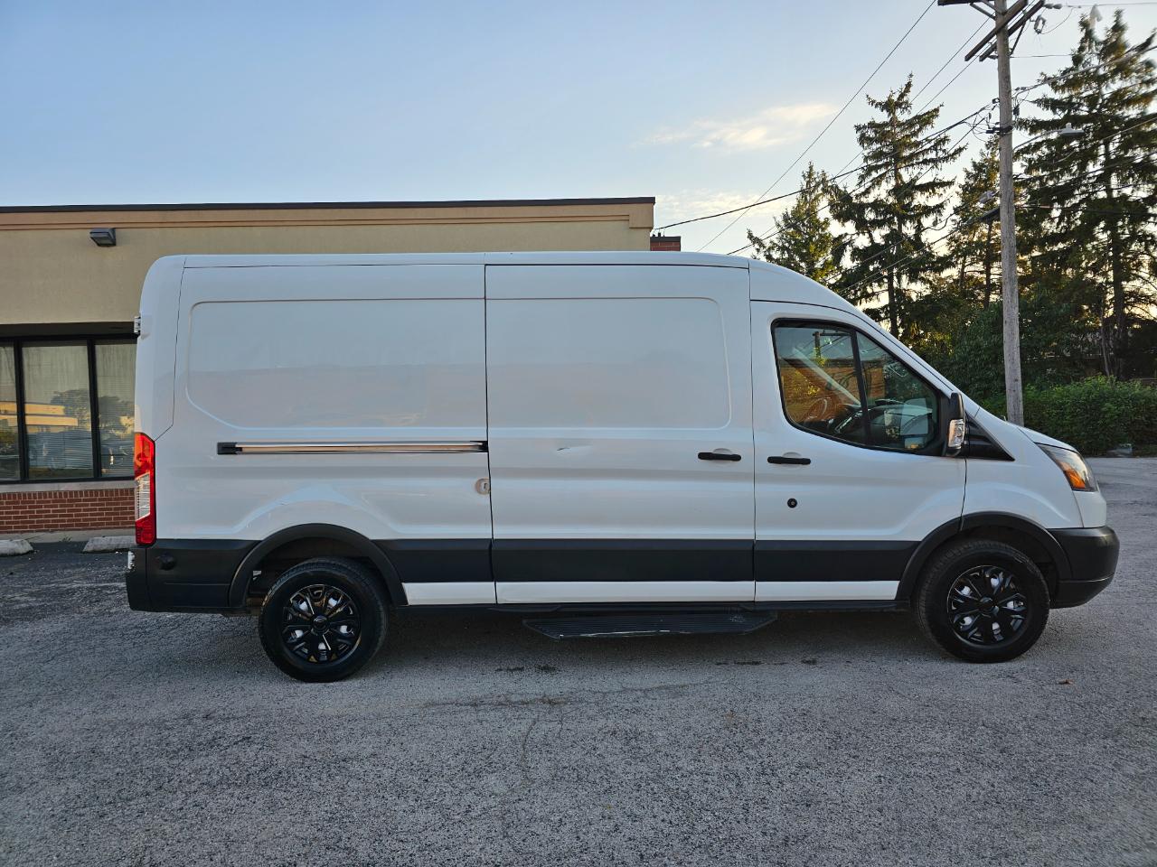 Ford Transit Van T-150 148" Med Rf 8600 GVWR Sliding RH Dr 2018
