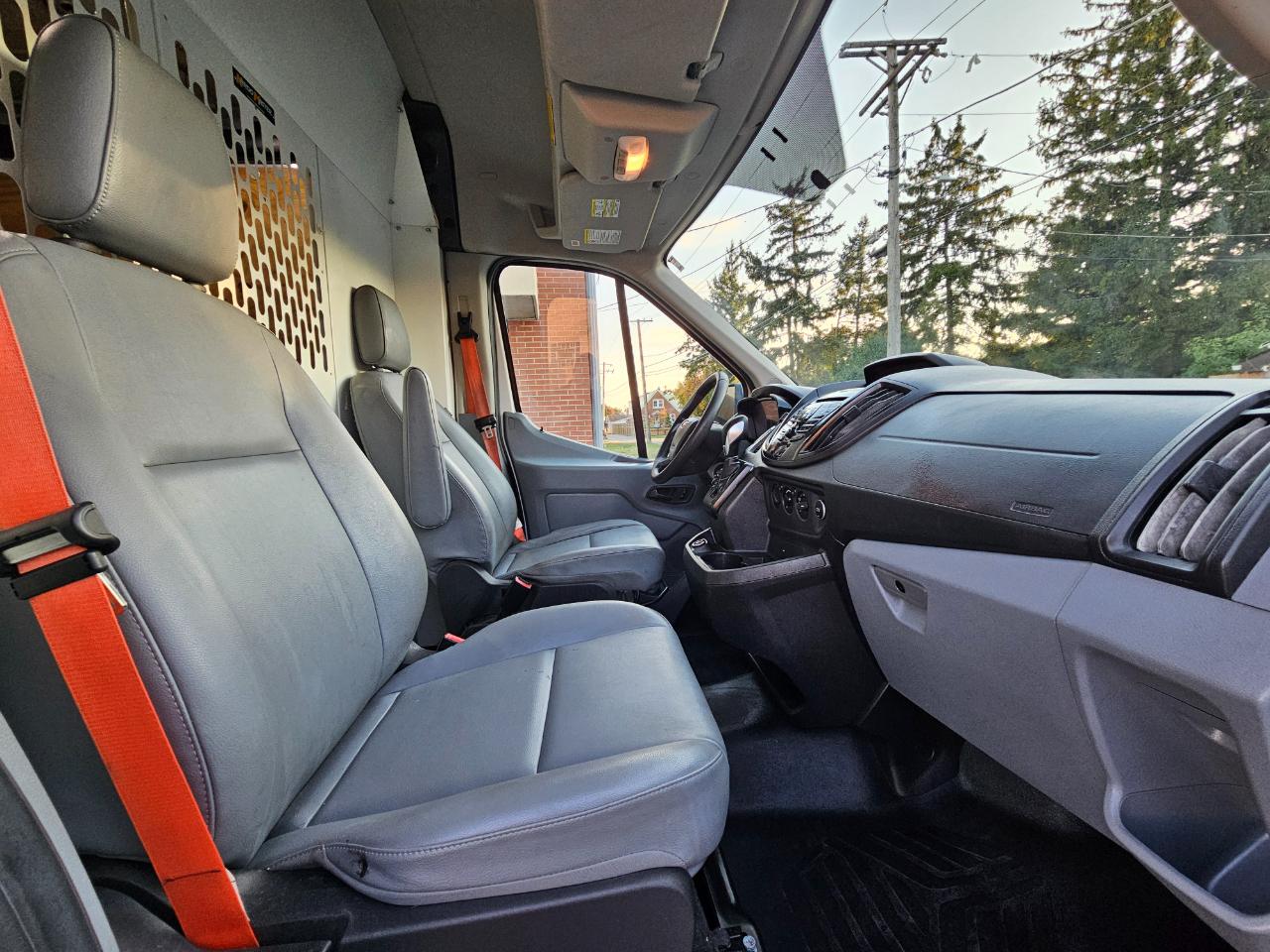 Ford Transit Van T-150 148" Med Rf 8600 GVWR Sliding RH Dr 2018