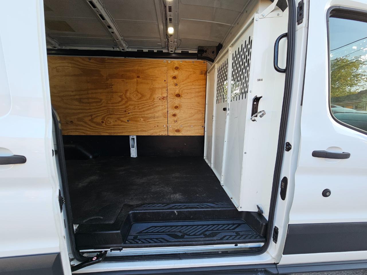Ford Transit Van T-150 148" Med Rf 8600 GVWR Sliding RH Dr 2018