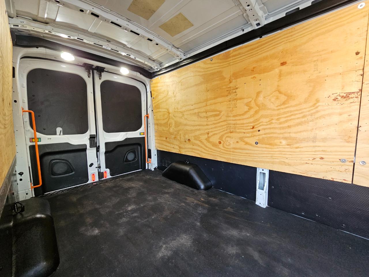 Ford Transit Van T-150 148" Med Rf 8600 GVWR Sliding RH Dr 2018