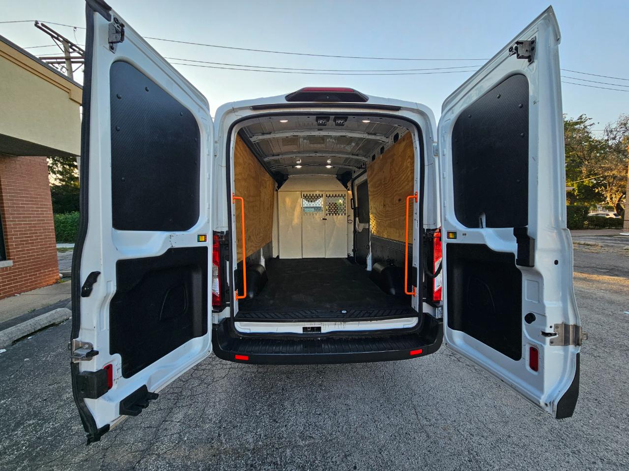 Ford Transit Van T-150 148" Med Rf 8600 GVWR Sliding RH Dr 2018
