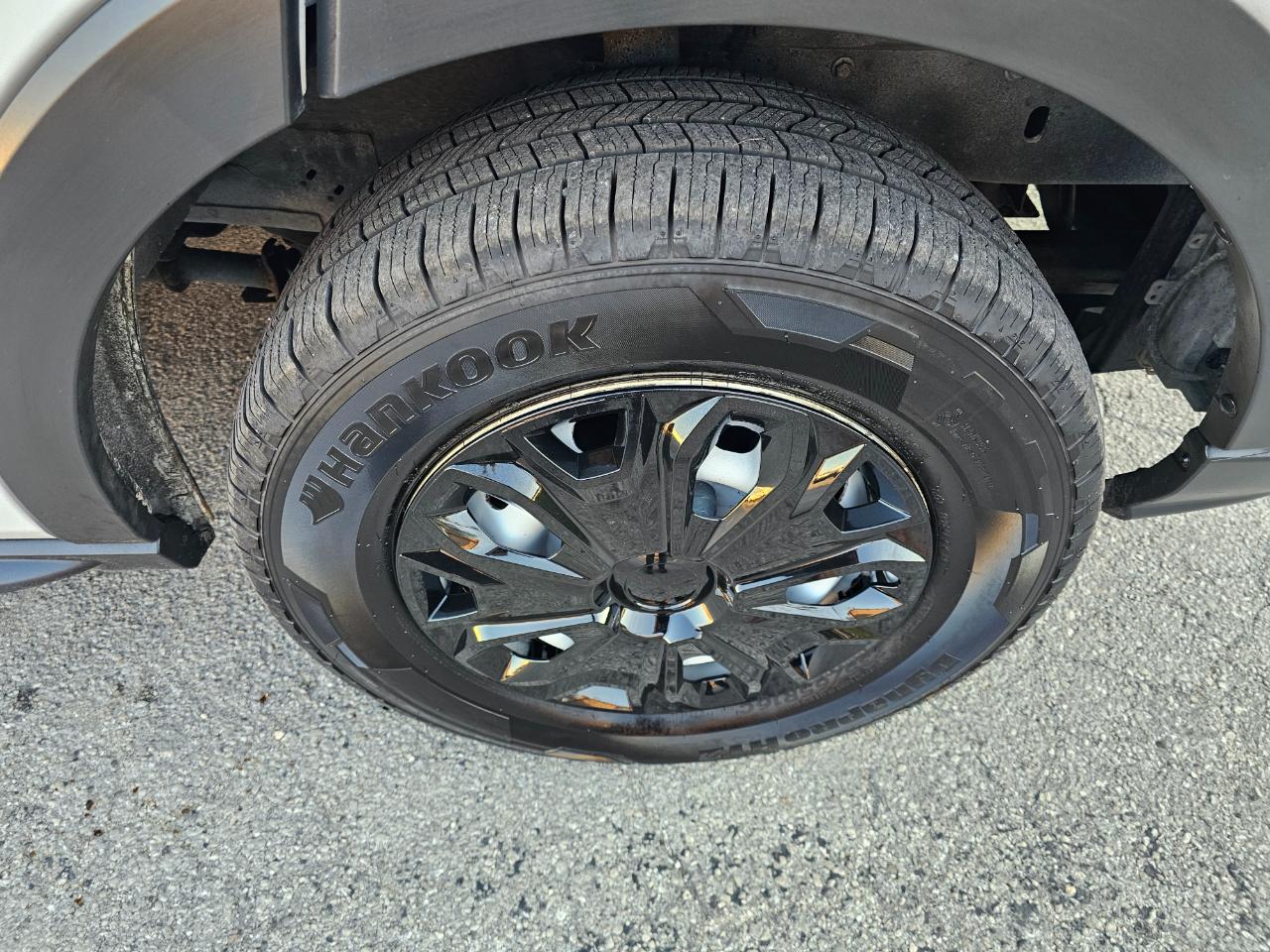 Ford Transit Van T-150 148" Med Rf 8600 GVWR Sliding RH Dr 2018