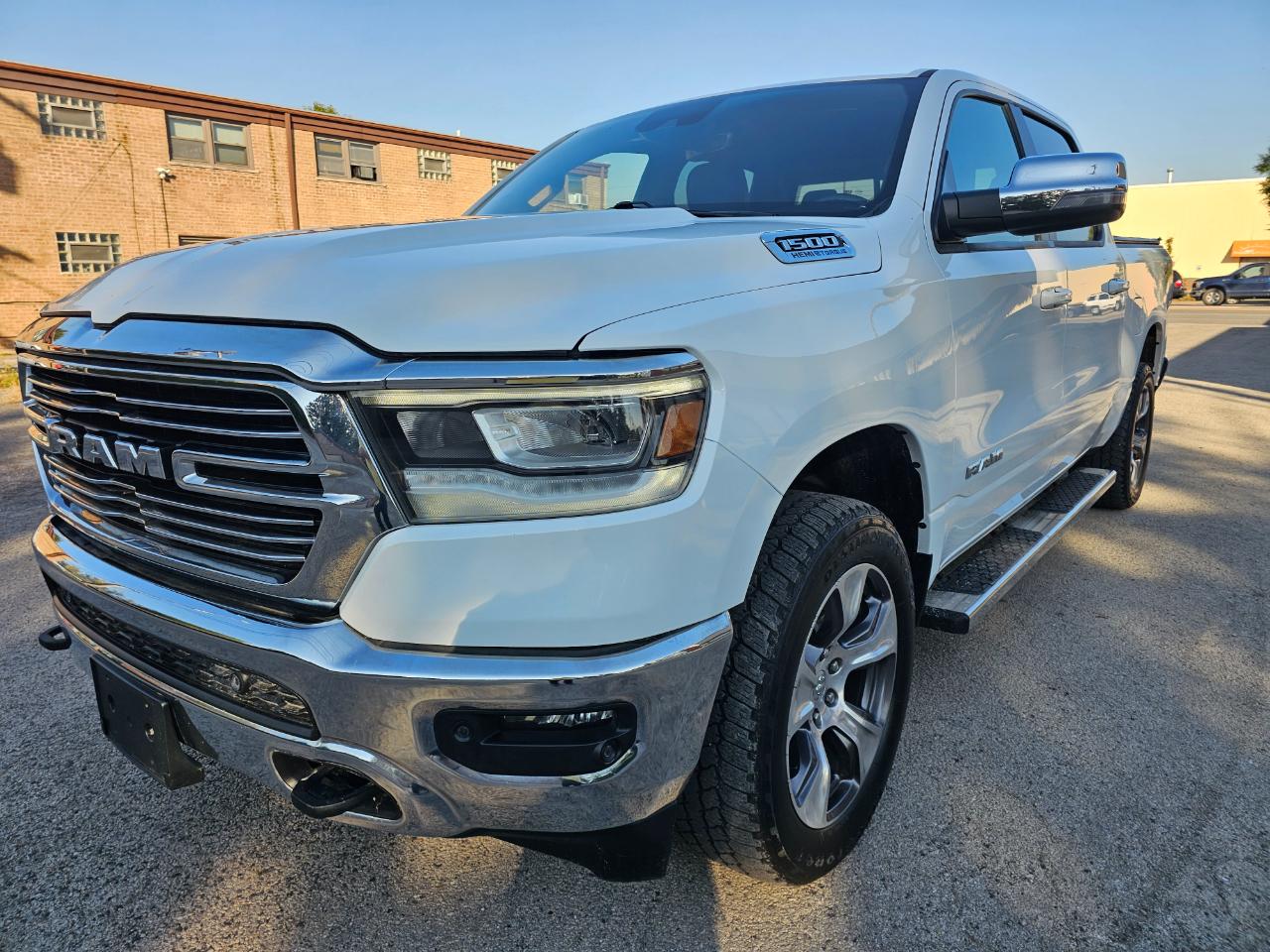 RAM 1500 Laramie 4x4 Crew Cab 5'7" Box 2024