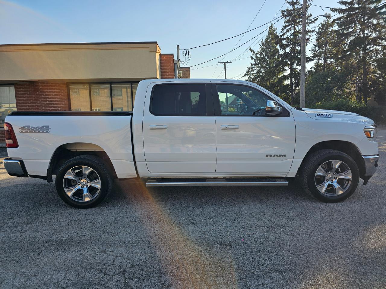 RAM 1500 Laramie 4x4 Crew Cab 5'7" Box 2024