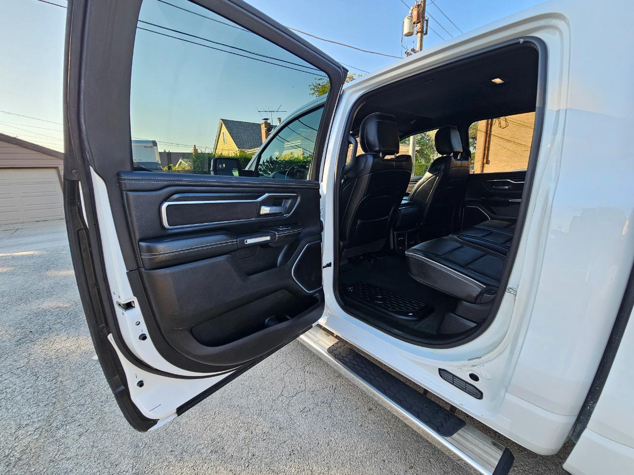 RAM 1500 Laramie 4x4 Crew Cab 5'7" Box 2024