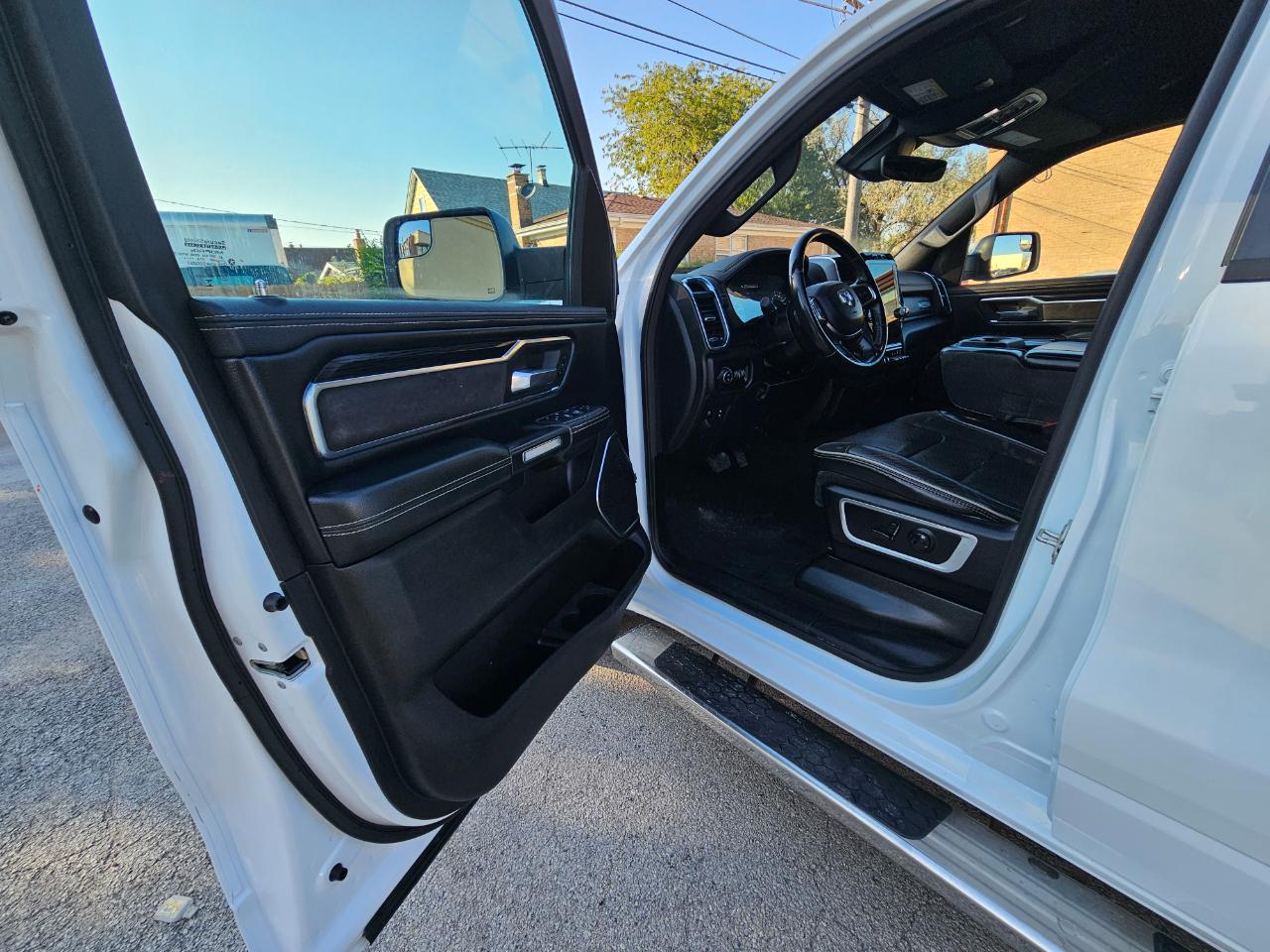 RAM 1500 Laramie 4x4 Crew Cab 5'7" Box 2024