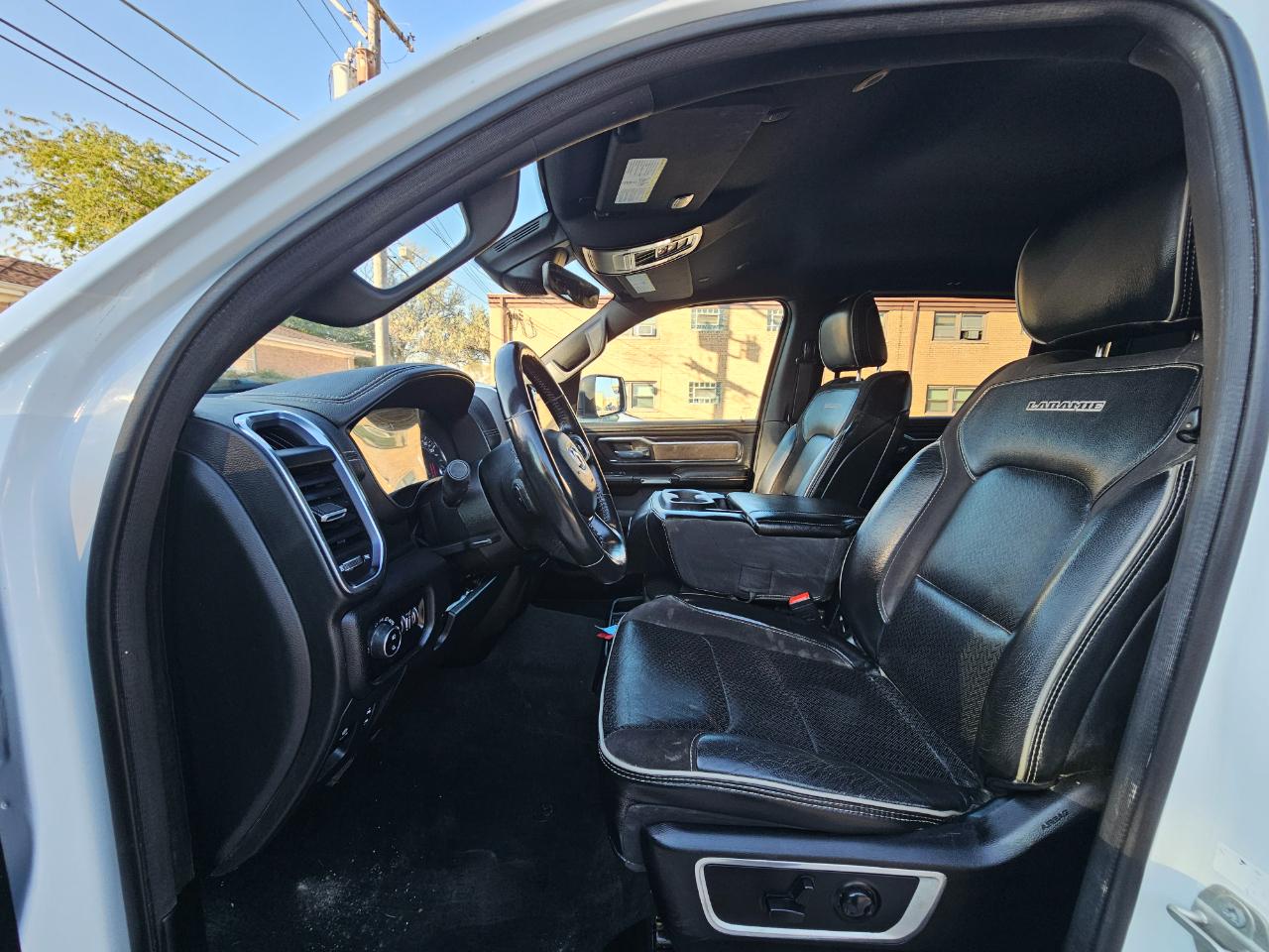 RAM 1500 Laramie 4x4 Crew Cab 5'7" Box 2024