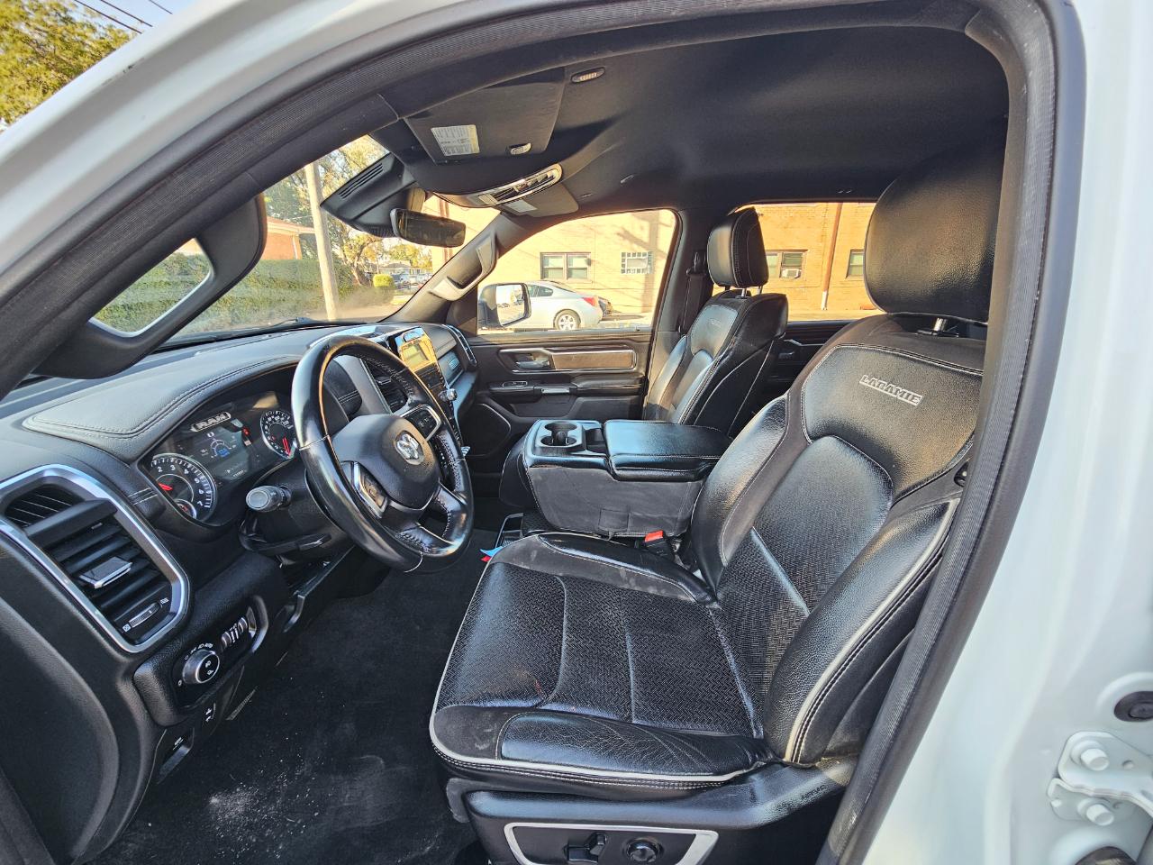 RAM 1500 Laramie 4x4 Crew Cab 5'7" Box 2024