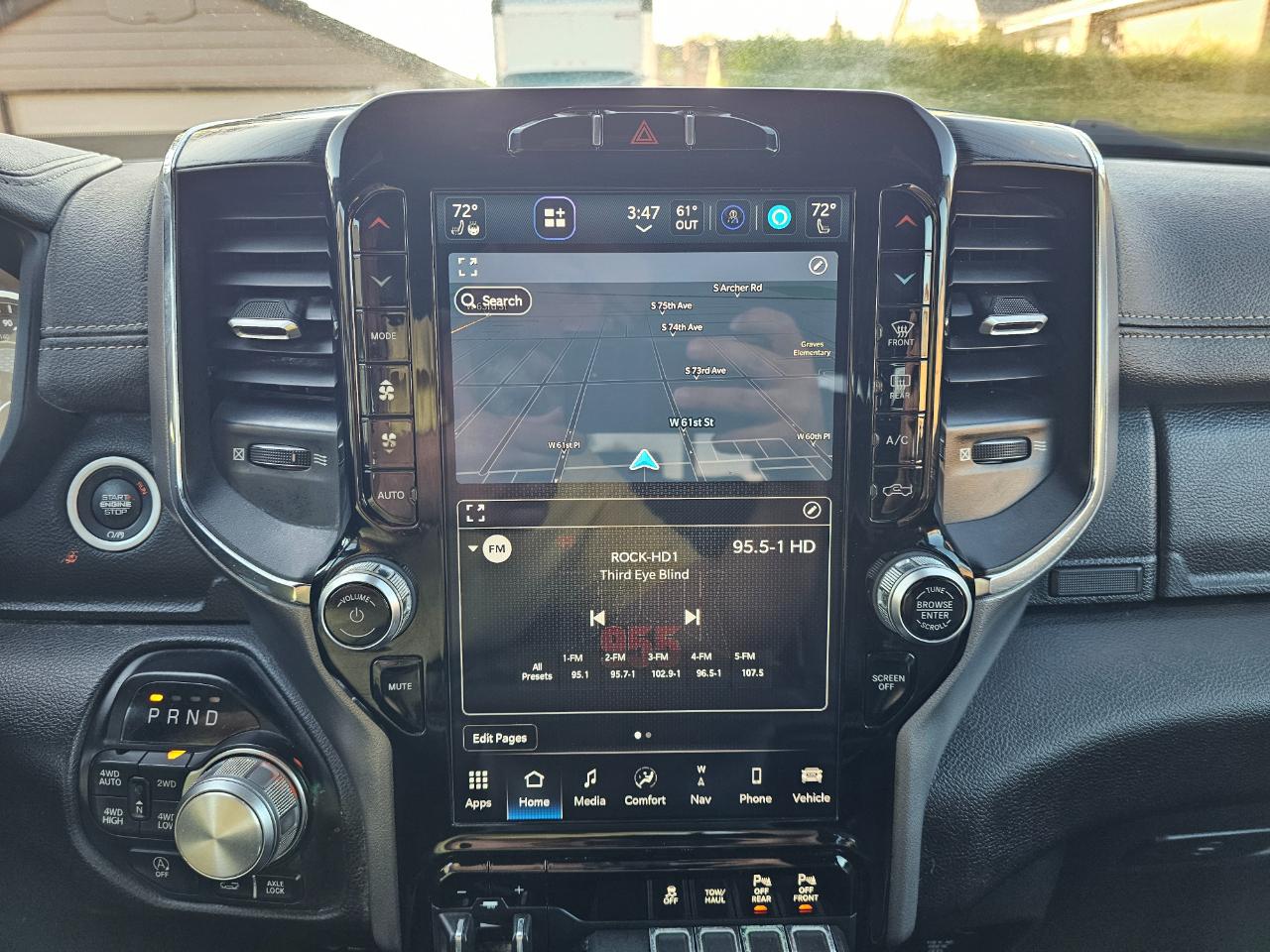 RAM 1500 Laramie 4x4 Crew Cab 5'7" Box 2024