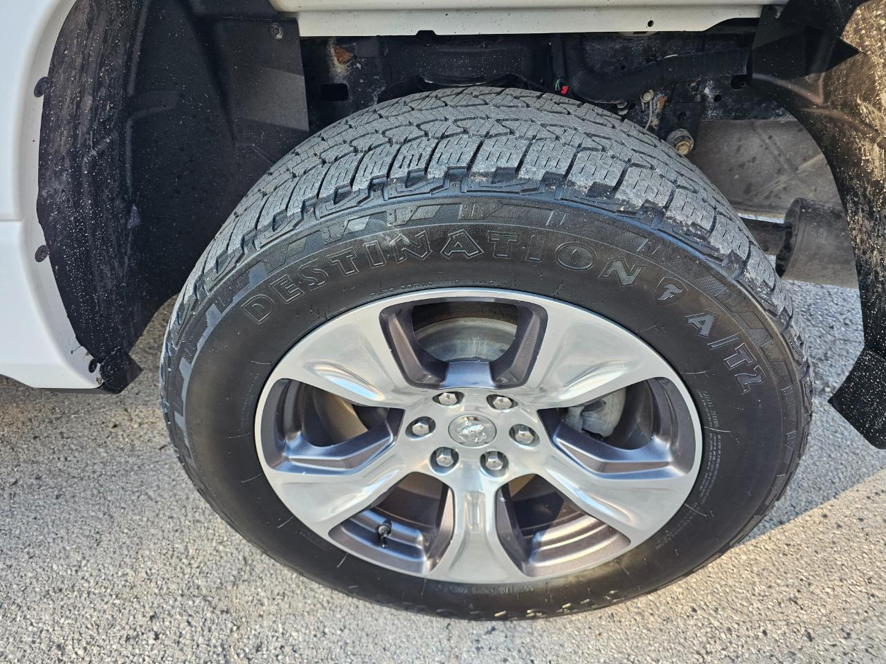 RAM 1500 Laramie 4x4 Crew Cab 5'7" Box 2024