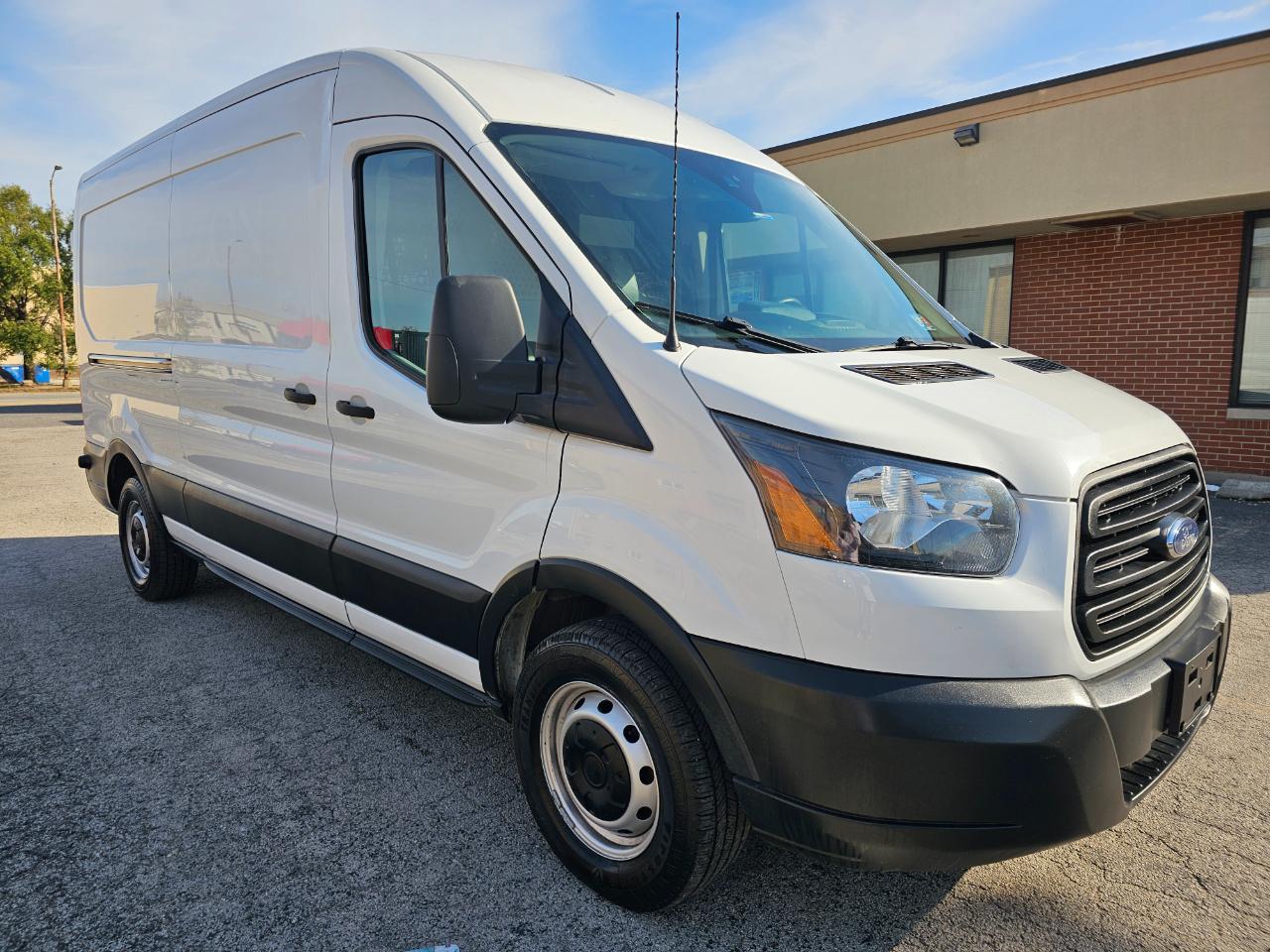 Ford Transit Van T-250 148" Med Rf 9000 GVWR Sliding RH Dr 2019