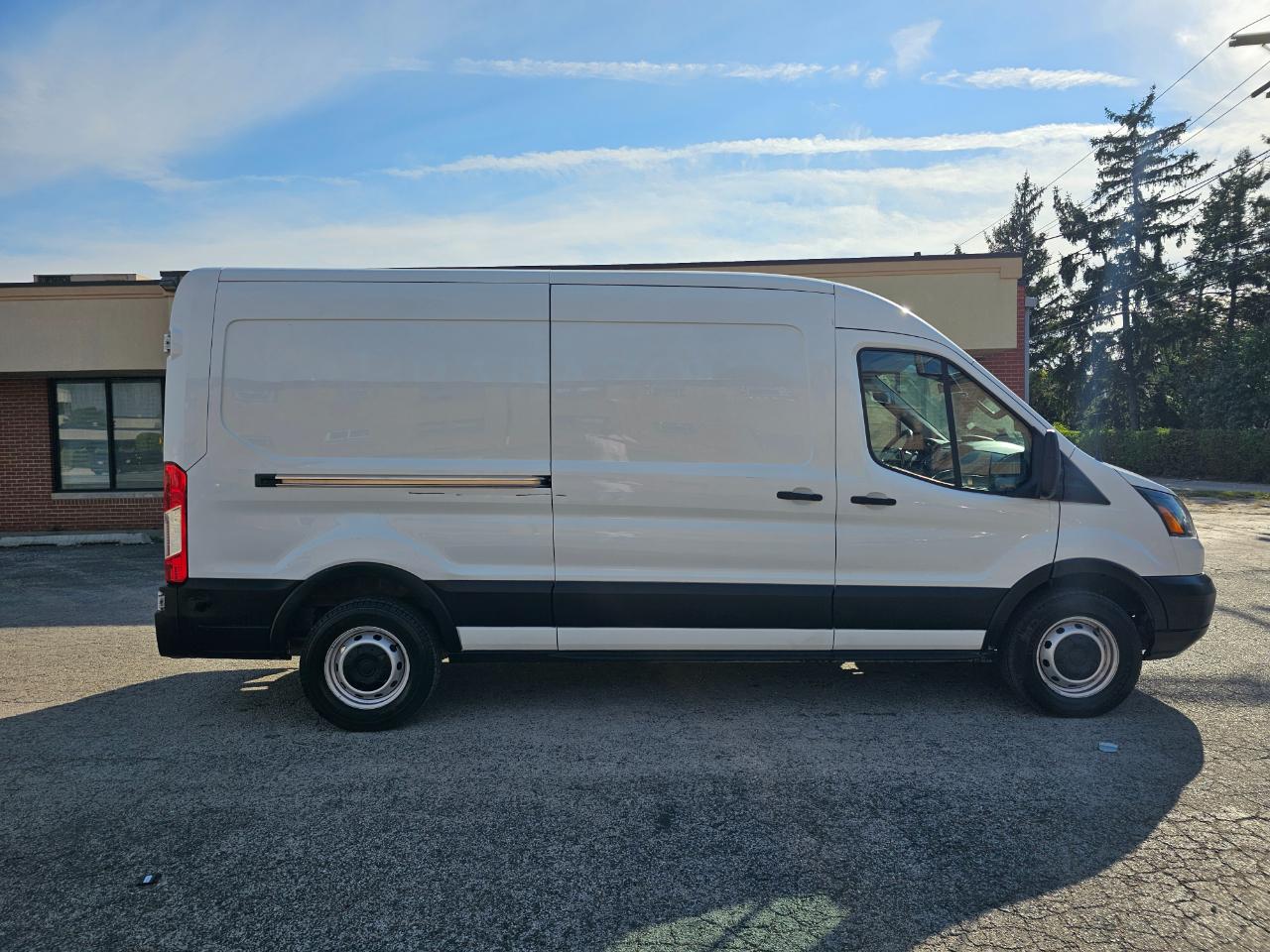 Ford Transit Van T-250 148" Med Rf 9000 GVWR Sliding RH Dr 2019