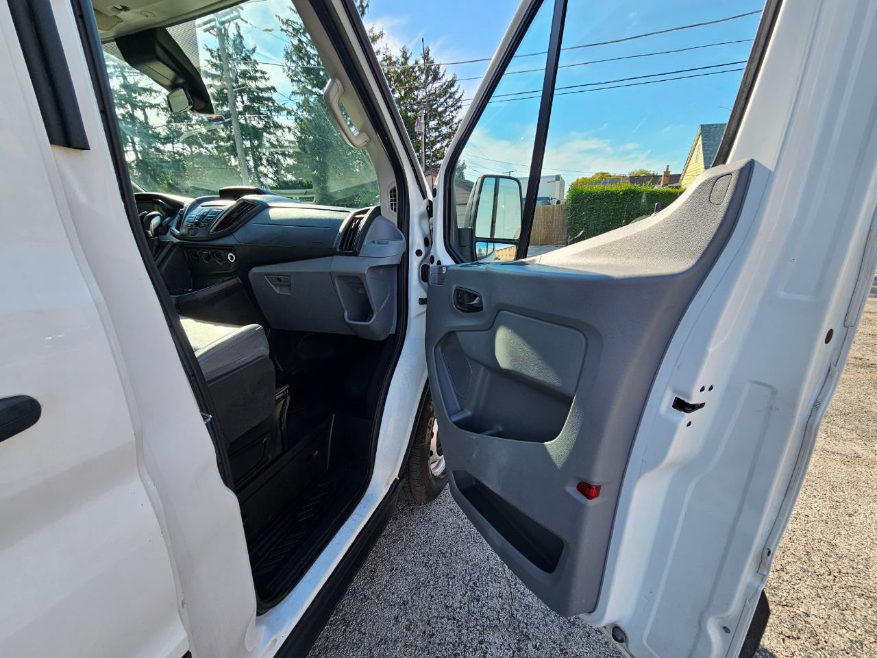 Ford Transit Van T-250 148" Med Rf 9000 GVWR Sliding RH Dr 2019