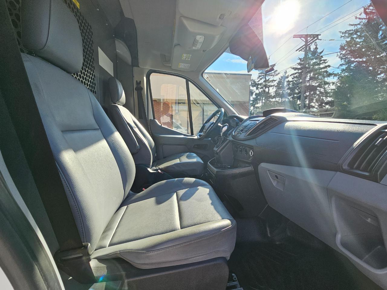 Ford Transit Van T-250 148" Med Rf 9000 GVWR Sliding RH Dr 2019