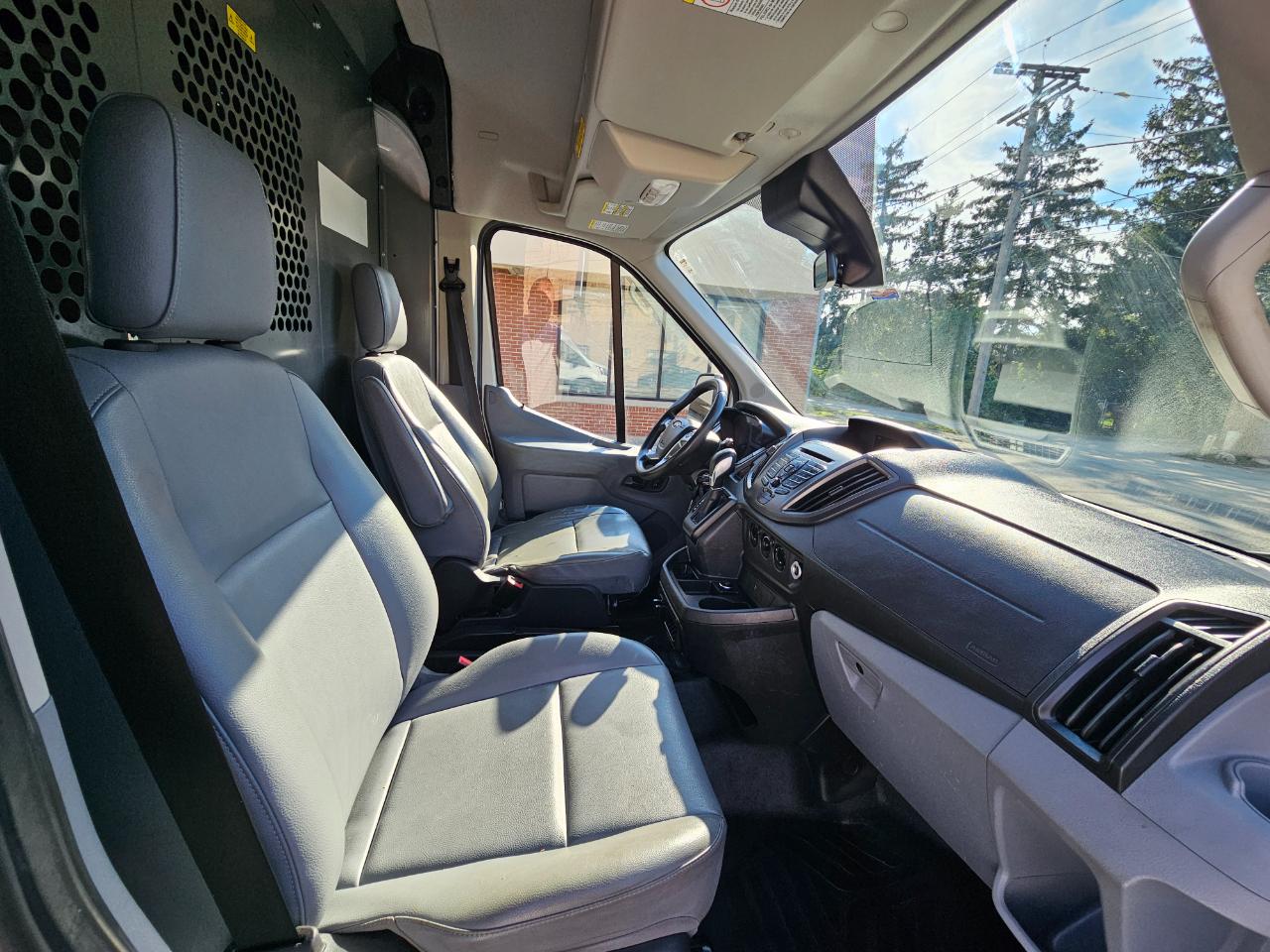 Ford Transit Van T-250 148" Med Rf 9000 GVWR Sliding RH Dr 2019
