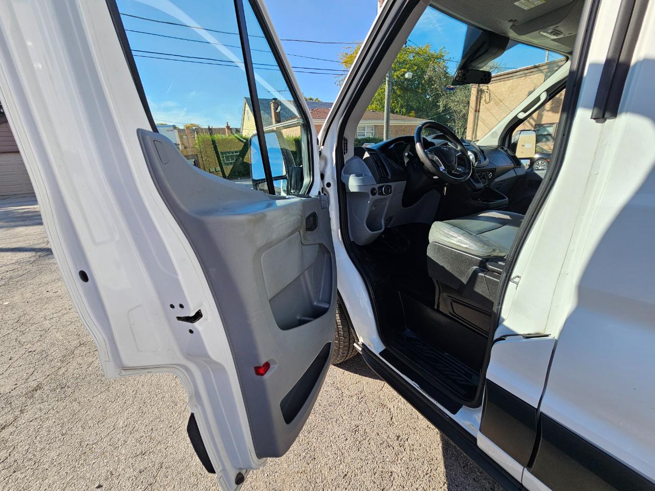 Ford Transit Van T-250 148" Med Rf 9000 GVWR Sliding RH Dr 2019