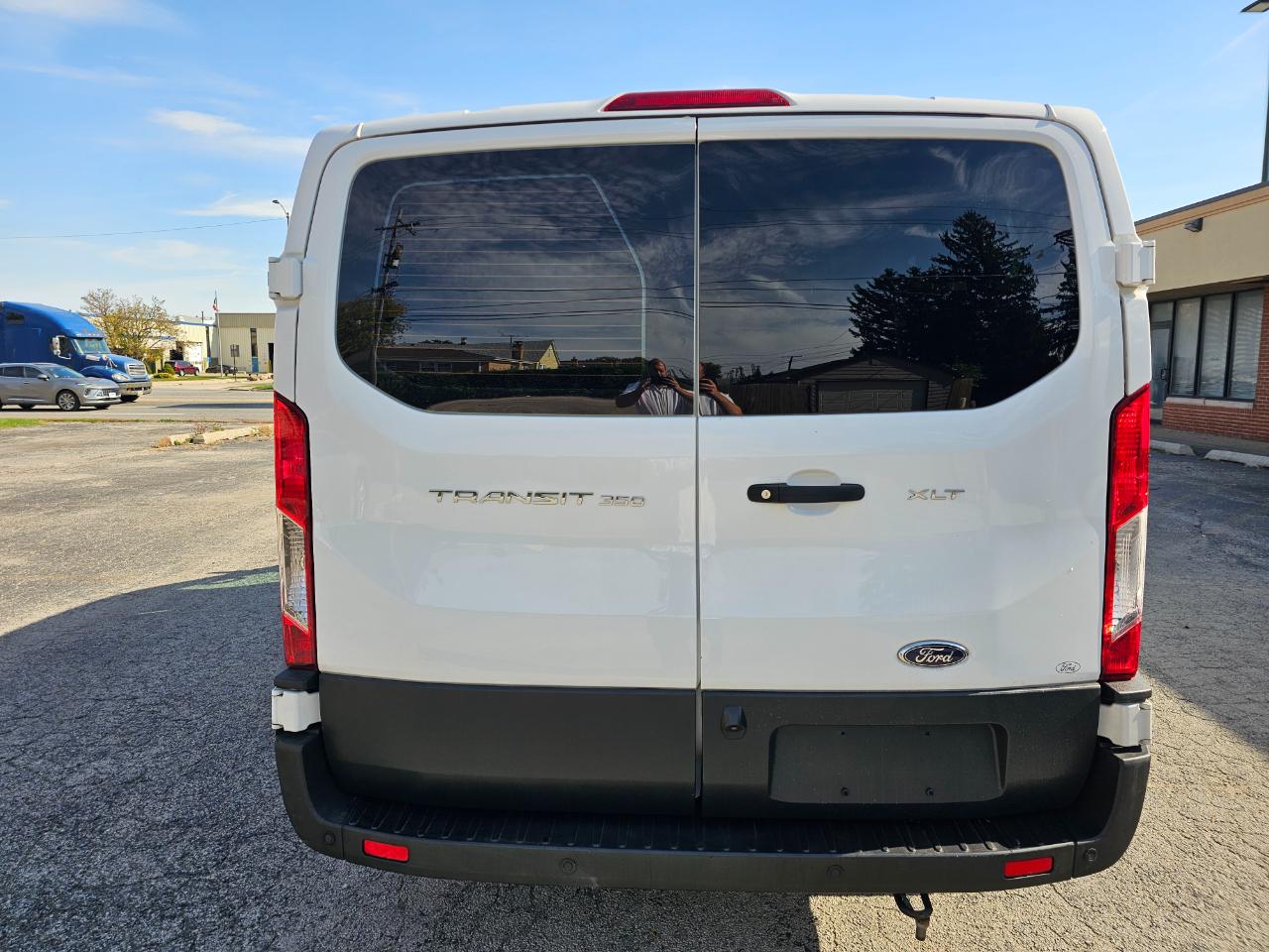 Ford Transit Passenger Wagon T-350 148" Low Roof XLT RWD 2023