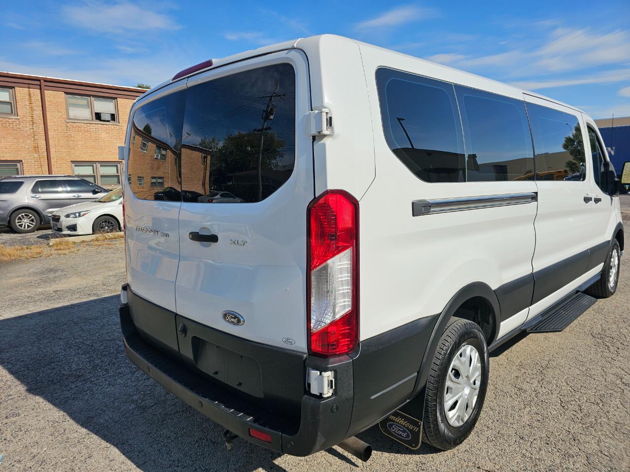 Ford Transit Passenger Wagon T-350 148" Low Roof XLT RWD 2023