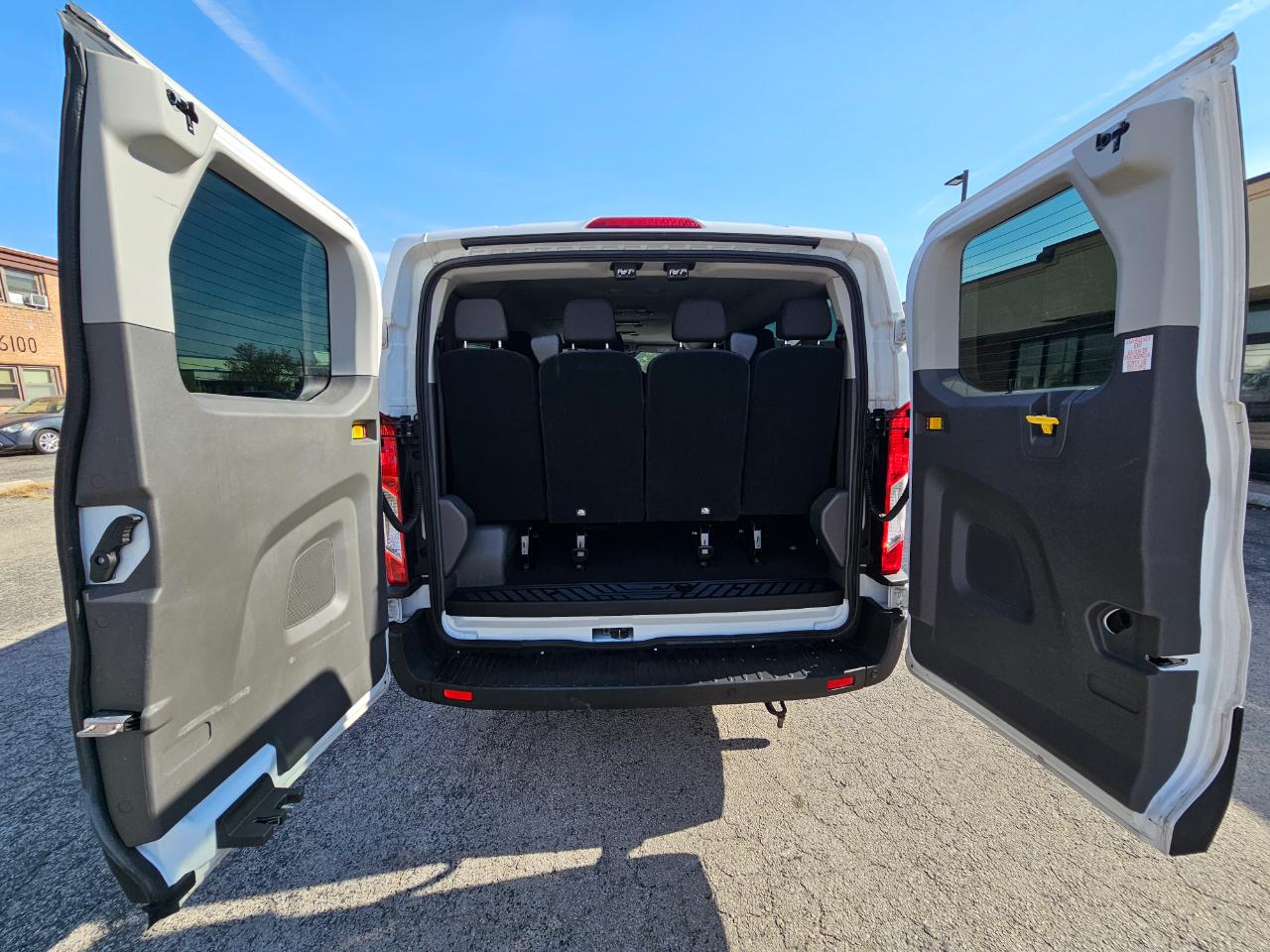 Ford Transit Passenger Wagon T-350 148" Low Roof XLT RWD 2023