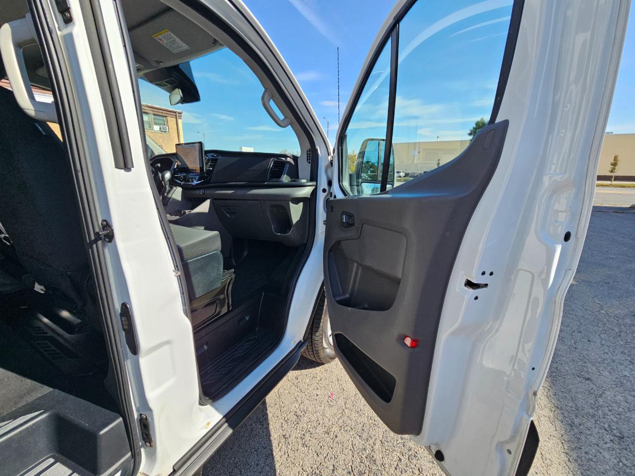 Ford Transit Passenger Wagon T-350 148" Low Roof XLT RWD 2023