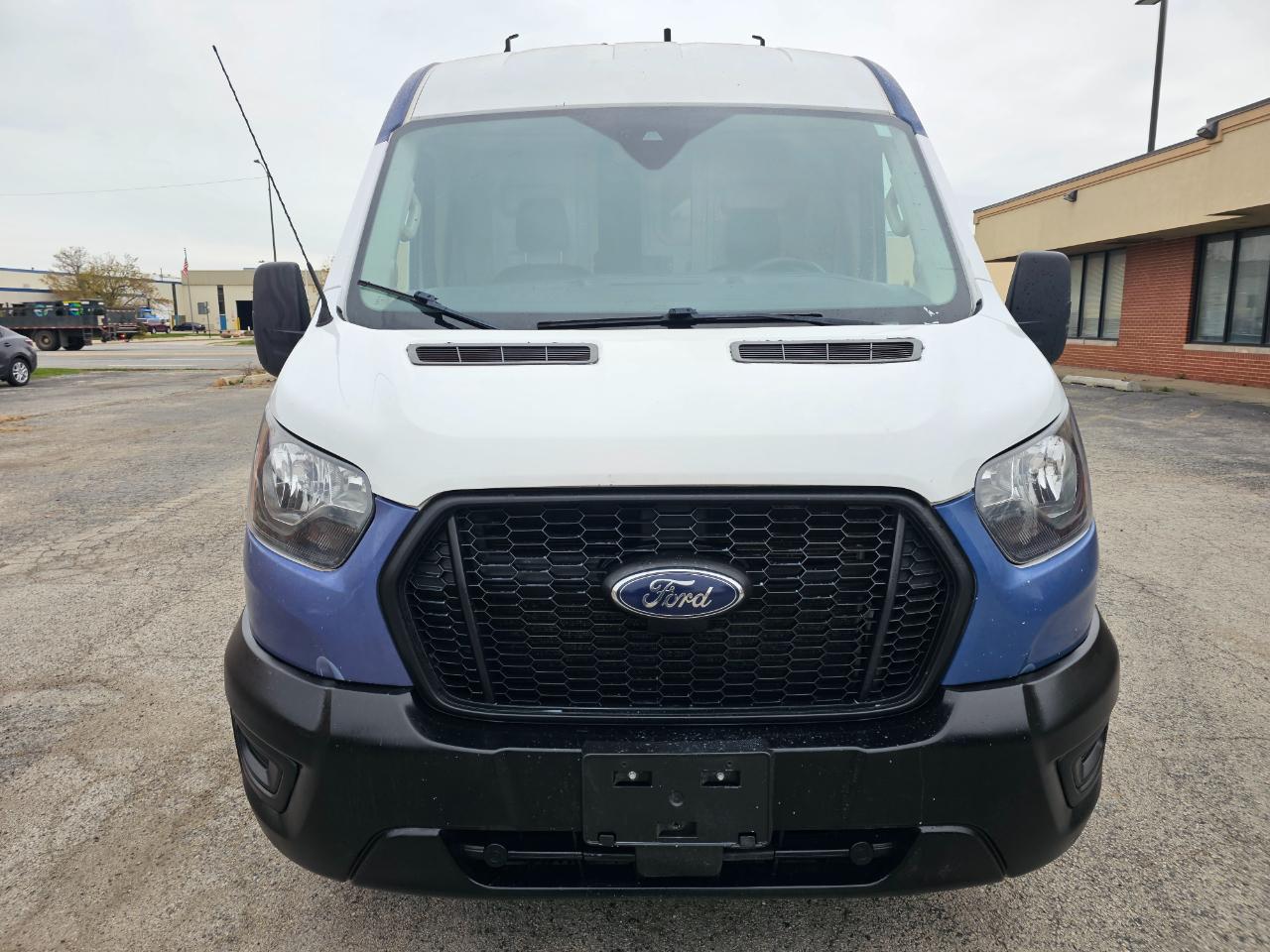 Ford Transit Cargo Van T-250 130" Med Rf 9070 GVWR RWD 2023