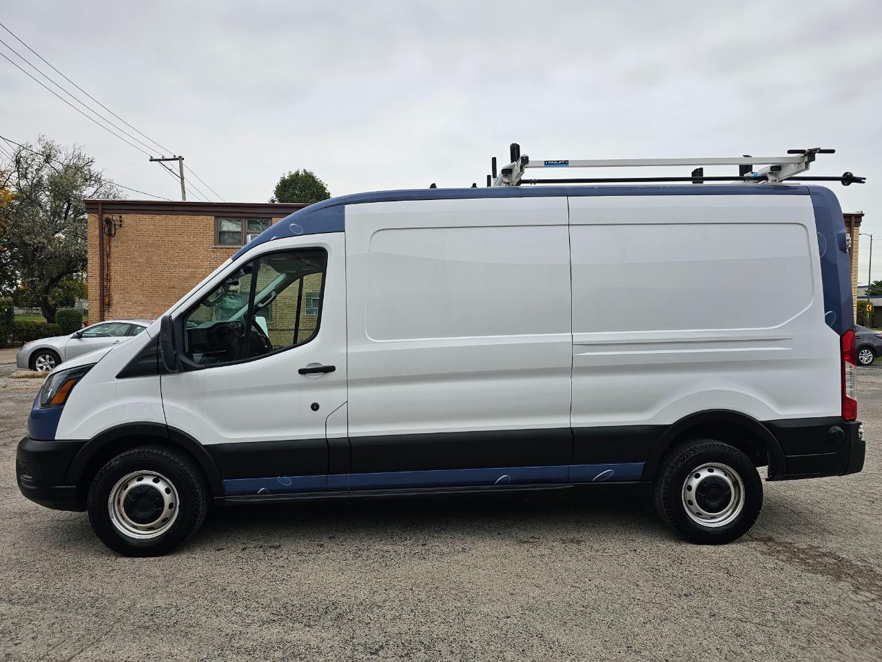 Ford Transit Cargo Van T-250 130" Med Rf 9070 GVWR RWD 2023