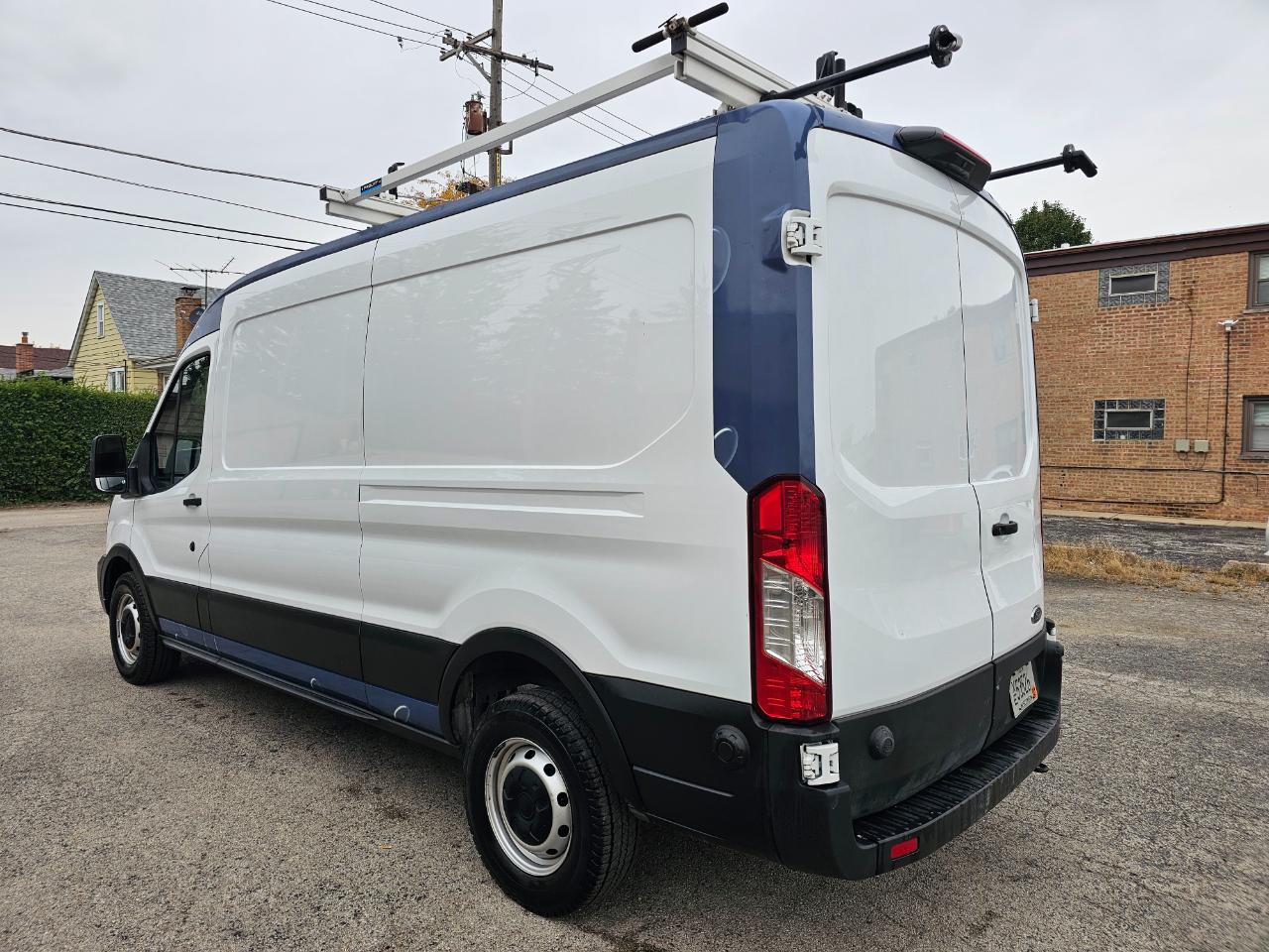 Ford Transit Cargo Van T-250 130" Med Rf 9070 GVWR RWD 2023
