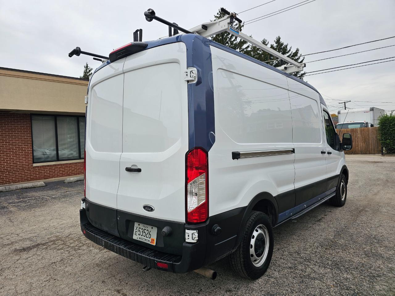 Ford Transit Cargo Van T-250 130" Med Rf 9070 GVWR RWD 2023