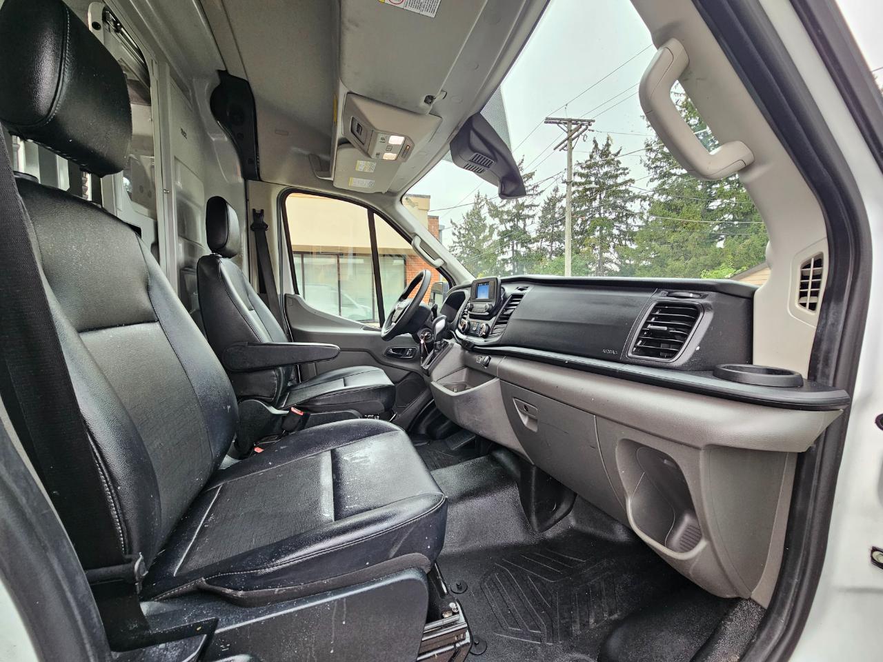 Ford Transit Cargo Van T-250 130" Med Rf 9070 GVWR RWD 2023