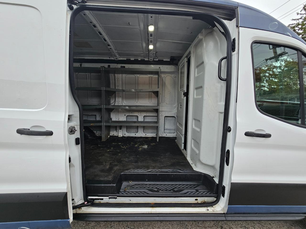 Ford Transit Cargo Van T-250 130" Med Rf 9070 GVWR RWD 2023