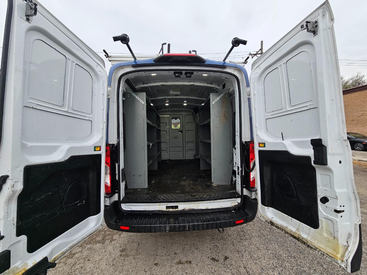 Ford Transit Cargo Van T-250 130" Med Rf 9070 GVWR RWD 2023
