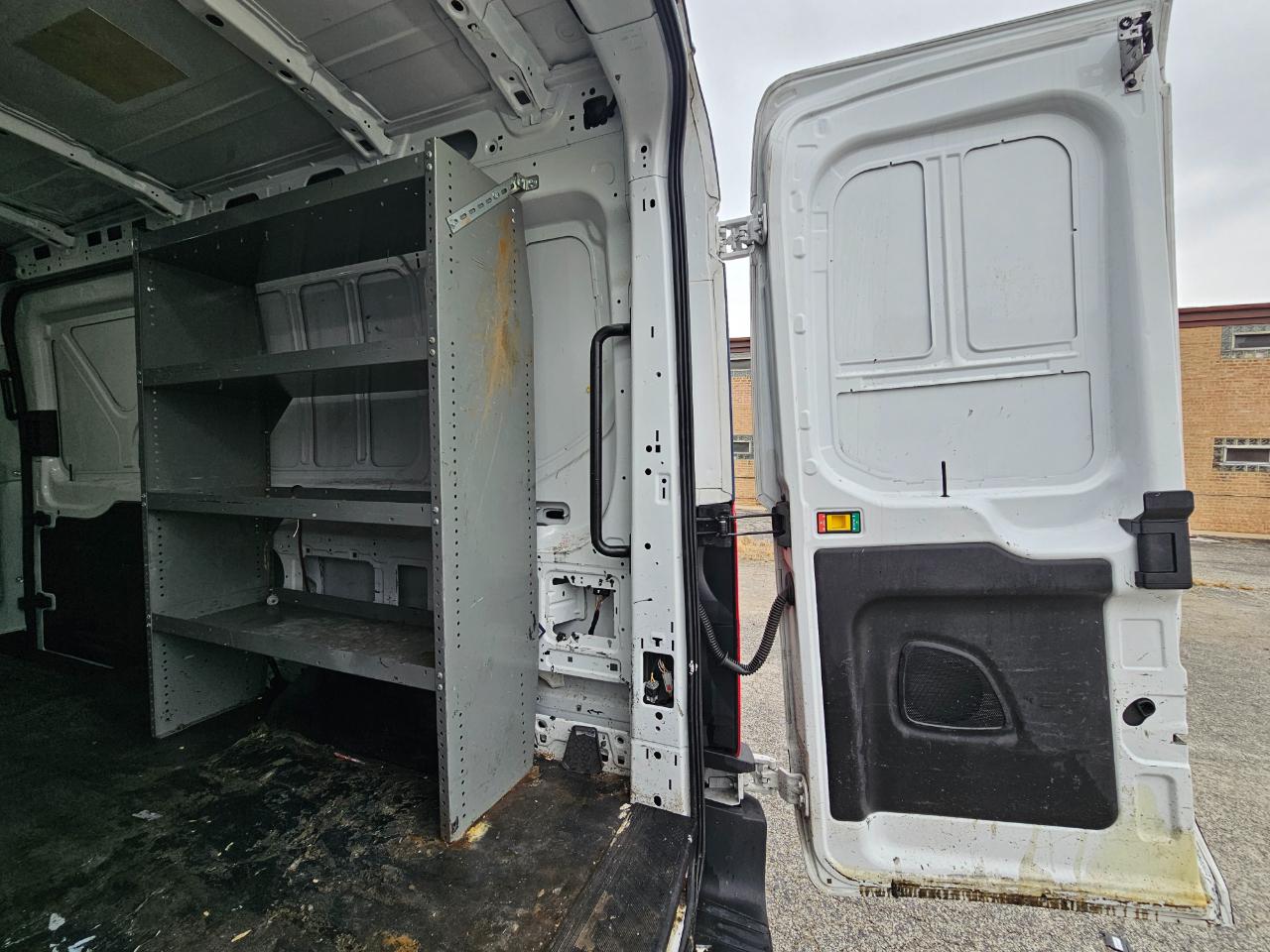 Ford Transit Cargo Van T-250 130" Med Rf 9070 GVWR RWD 2023