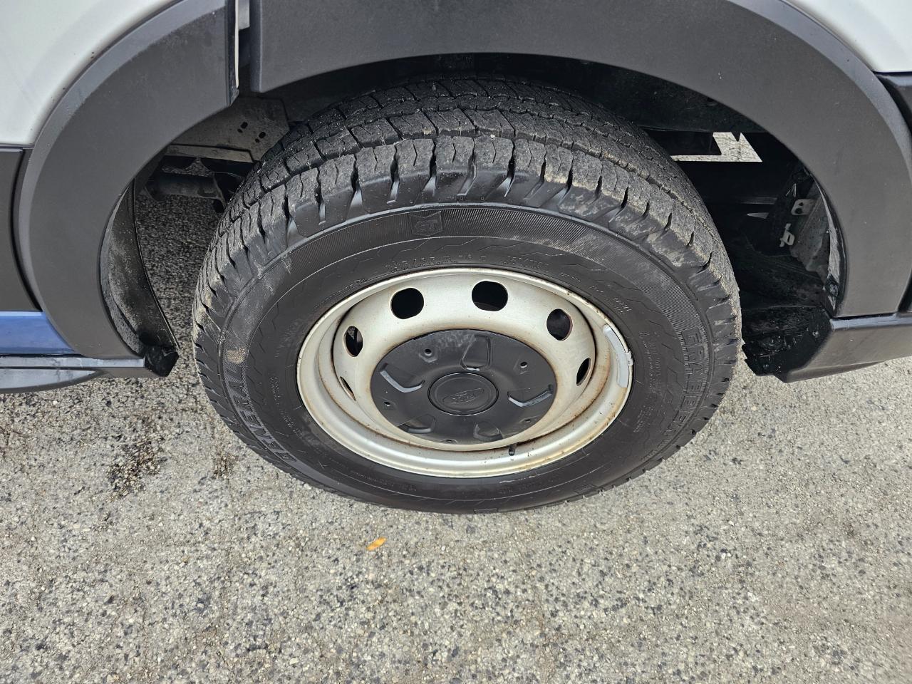 Ford Transit Cargo Van T-250 130" Med Rf 9070 GVWR RWD 2023