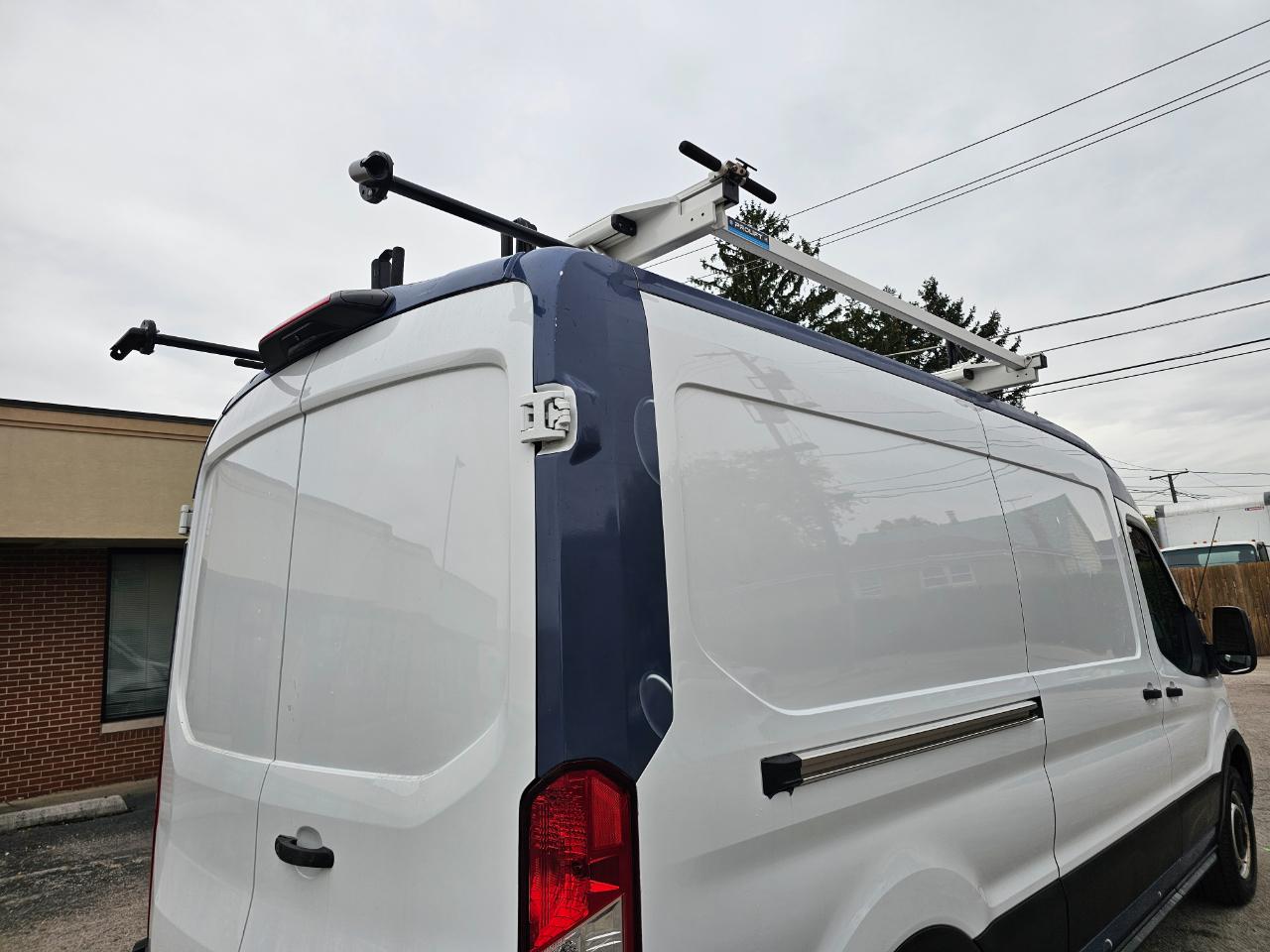 Ford Transit Cargo Van T-250 130" Med Rf 9070 GVWR RWD 2023