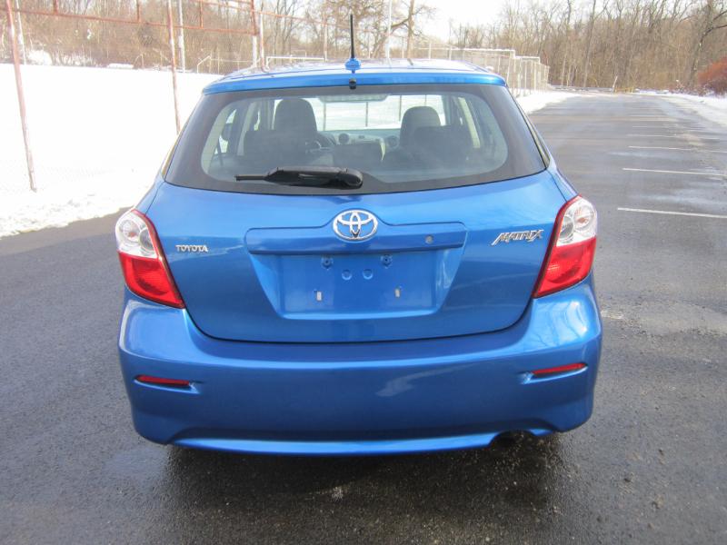 Toyota Matrix Base 4-Speed AT 2009