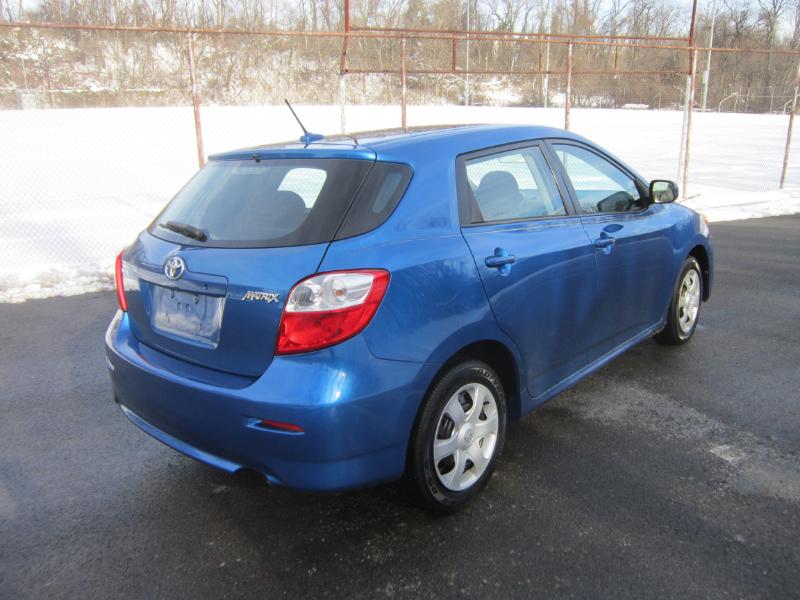 Toyota Matrix Base 4-Speed AT 2009