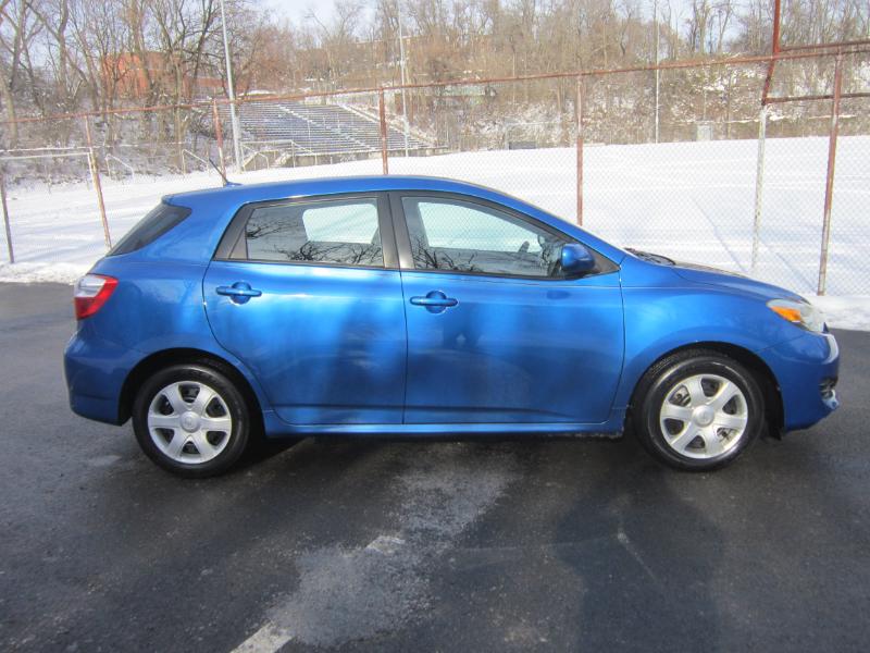Toyota Matrix Base 4-Speed AT 2009