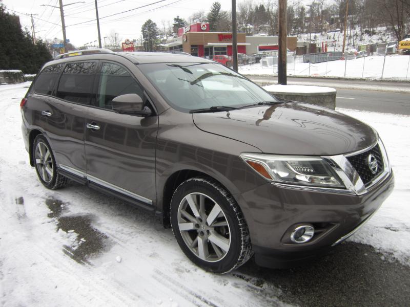 Nissan Pathfinder SV 4WD 2015
