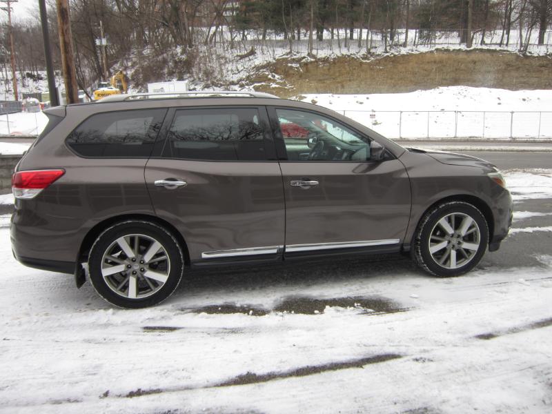 Nissan Pathfinder SV 4WD 2015