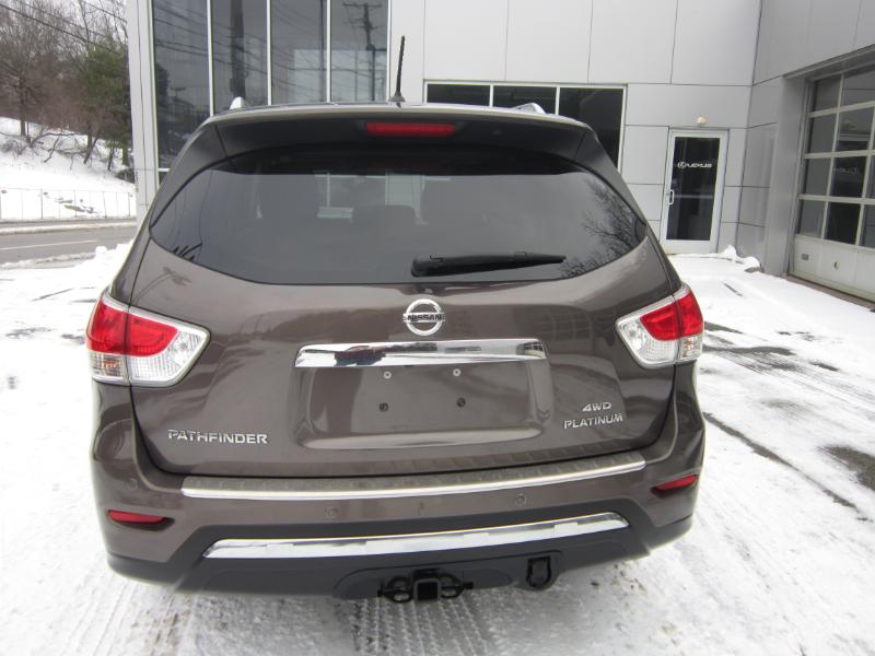 Nissan Pathfinder SV 4WD 2015