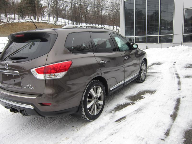 Nissan Pathfinder SV 4WD 2015