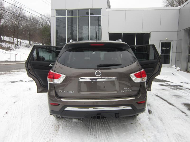 Nissan Pathfinder SV 4WD 2015