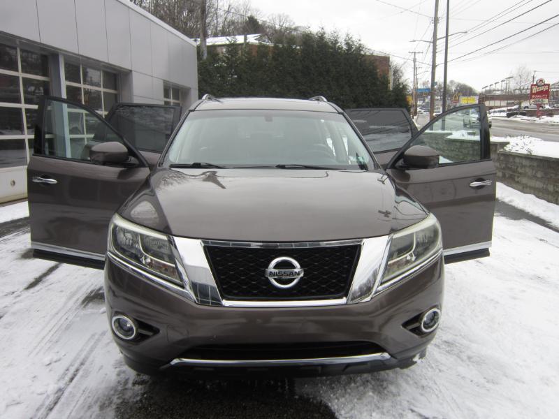 Nissan Pathfinder SV 4WD 2015