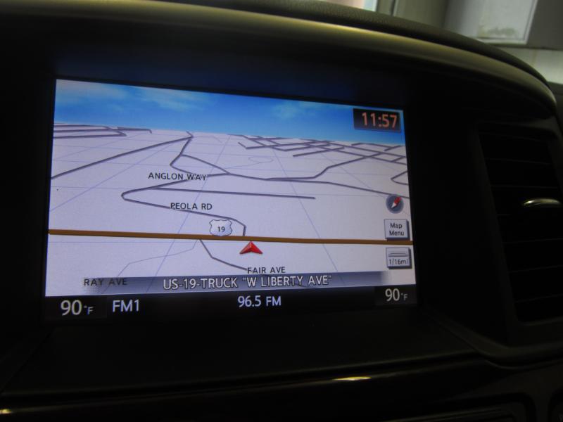 Nissan Pathfinder SV 4WD 2015