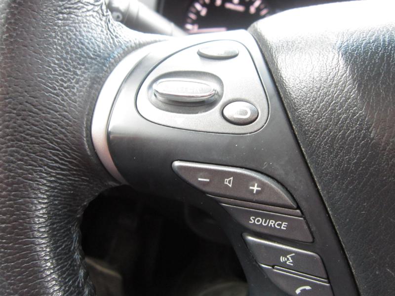 Nissan Pathfinder SV 4WD 2015