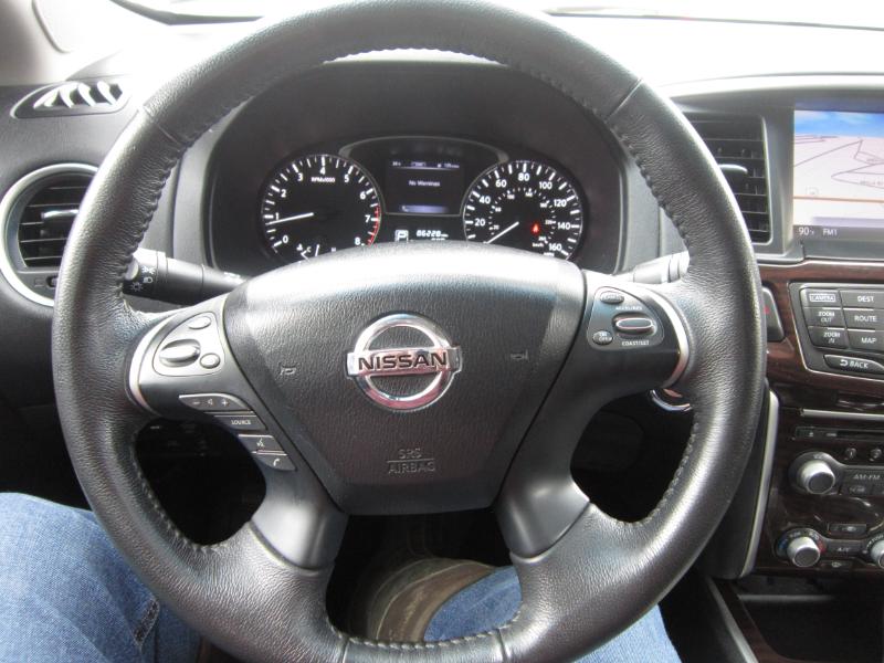Nissan Pathfinder SV 4WD 2015