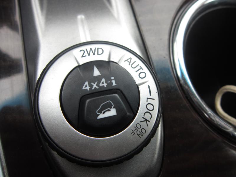 Nissan Pathfinder SV 4WD 2015